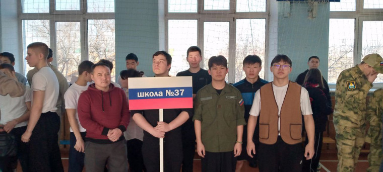 Команда школы приняла участие в III городских соревнованиях по военно-спортивному многоборью.
