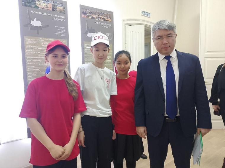 Школьники побывали на прямой связи с космонавтами Роскосмоса.